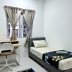 Cozy 3 Rooms , Klcc View , 100 Mbps Wifi , Netflix By Noon\'S Homestay